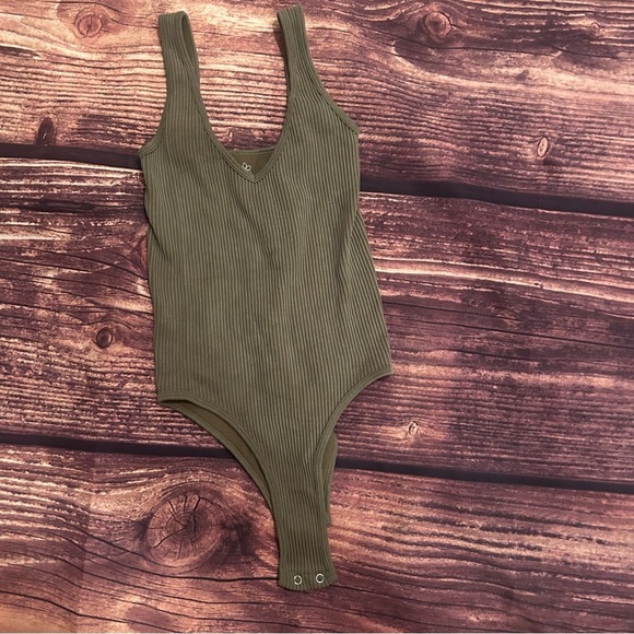 Women’s Aura V-Neck Green Bodysuit Size XXS/XS - Picture 1 of 4